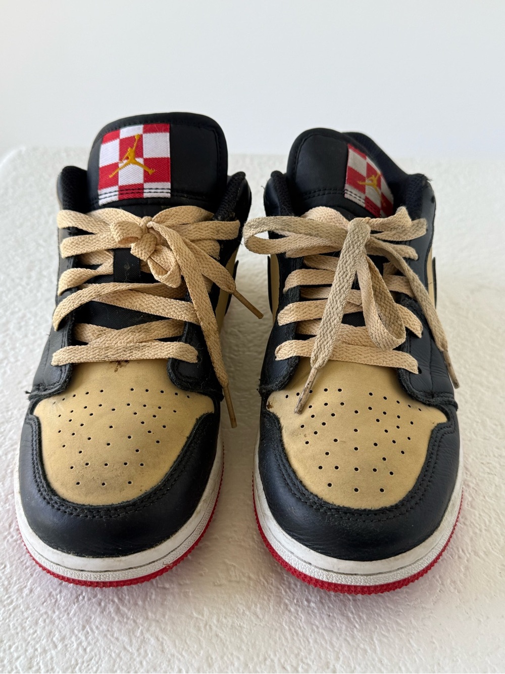 Nike Kids' Black and Tan Low-Top Sneakers with Red Accents